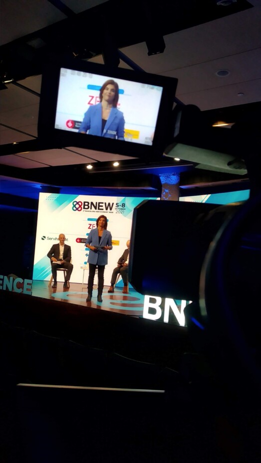 Streaming para empresas: cómo emitir un evento sin que parezca una videollamada con ínfulas
