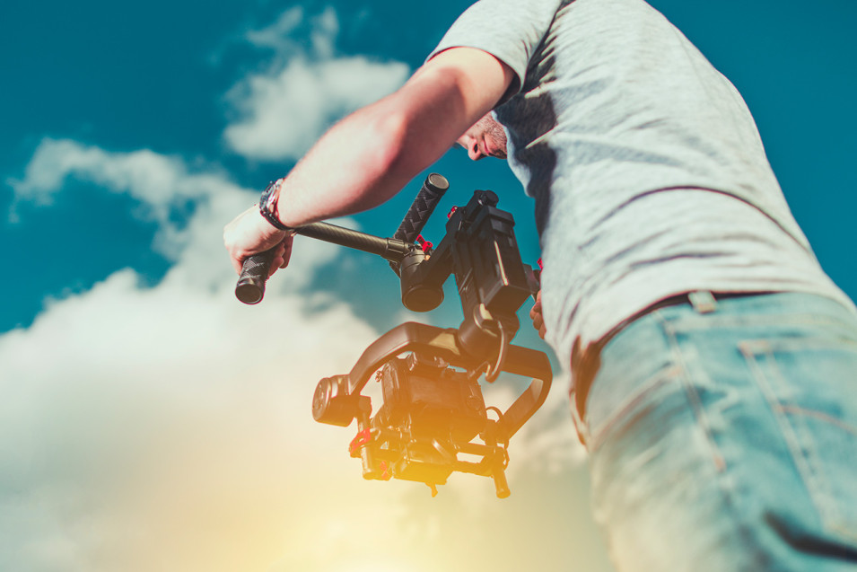 En Kreatipstudio realizamos vídeos corporativos profesionales para tu empresa y tu marca. Un vídeo corporativo creativo ayuda a posicionar a tu empresa en el mercado. Si necesitas un vídeo corporativo, en Kreatipstudio te podemos ayudar, tu productora audiovisual de Barcelona.